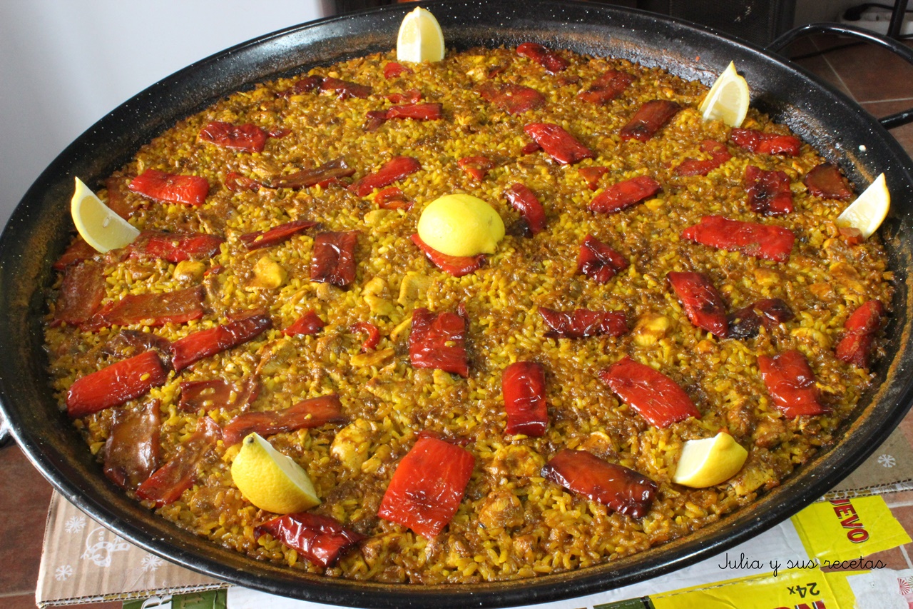 JULIA Y SUS RECETAS Paella de pollo y pimientos rojos