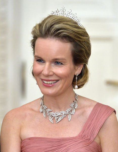 http://2.bp.blogspot.com/-q88I9L99uXs/Vh55rr2NWXI/AAAAAAAA0fc/kOjhMVoSwTM/s600/Queen-Mathilde-2.jpg
