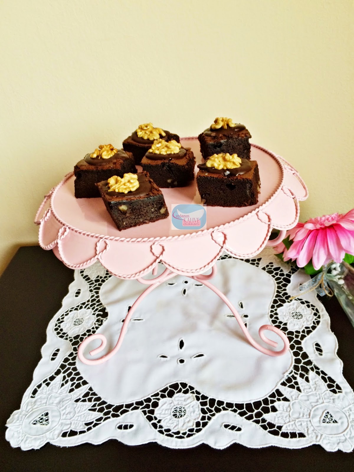 Çikolata Şöleni Cevizli Browni Leyla�nın Kahve Dükkanı