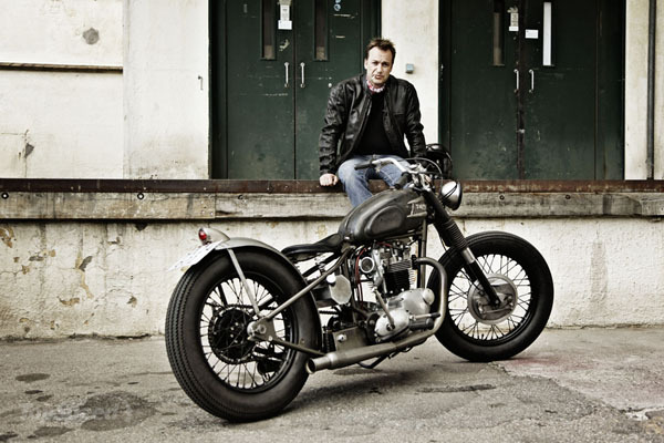 black singles in boneville The bonneville t100 black is loaded with urban style and attitude single 310 mm floating disc, nissin 2-piston floating caliper, abs: brakes rear. black singles in boneville The bonneville t100 black is loaded with urban style and attitude single 310 mm floating disc, nissin 2-piston floating caliper, abs: brakes rear.