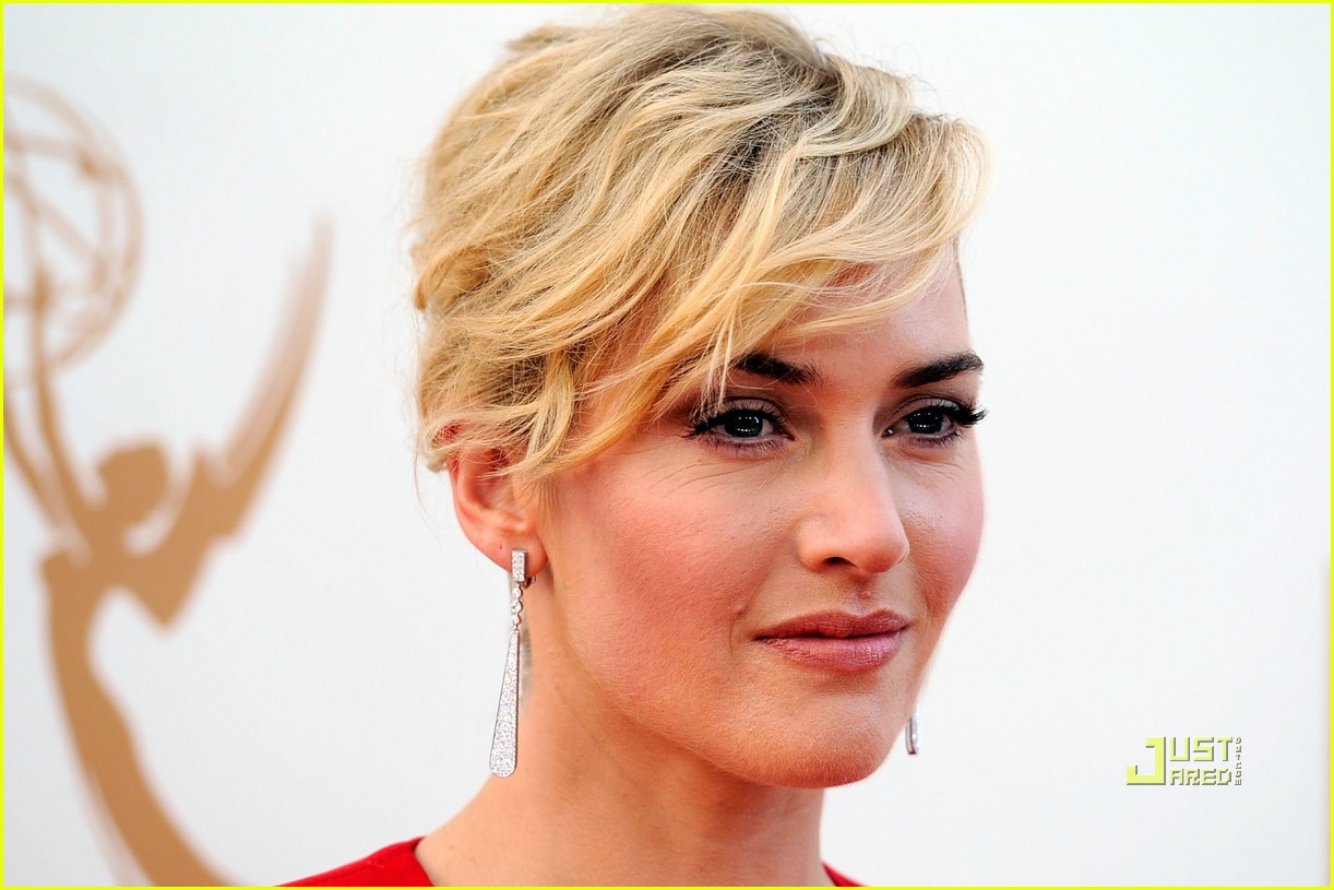 http://2.bp.blogspot.com/-qANX6PoBLzc/Tnfv00UyTbI/AAAAAAAABmE/lS8Quu8PAcM/s1600/kate-winslet-2011-emmy-awards-red-carpet-03.jpg