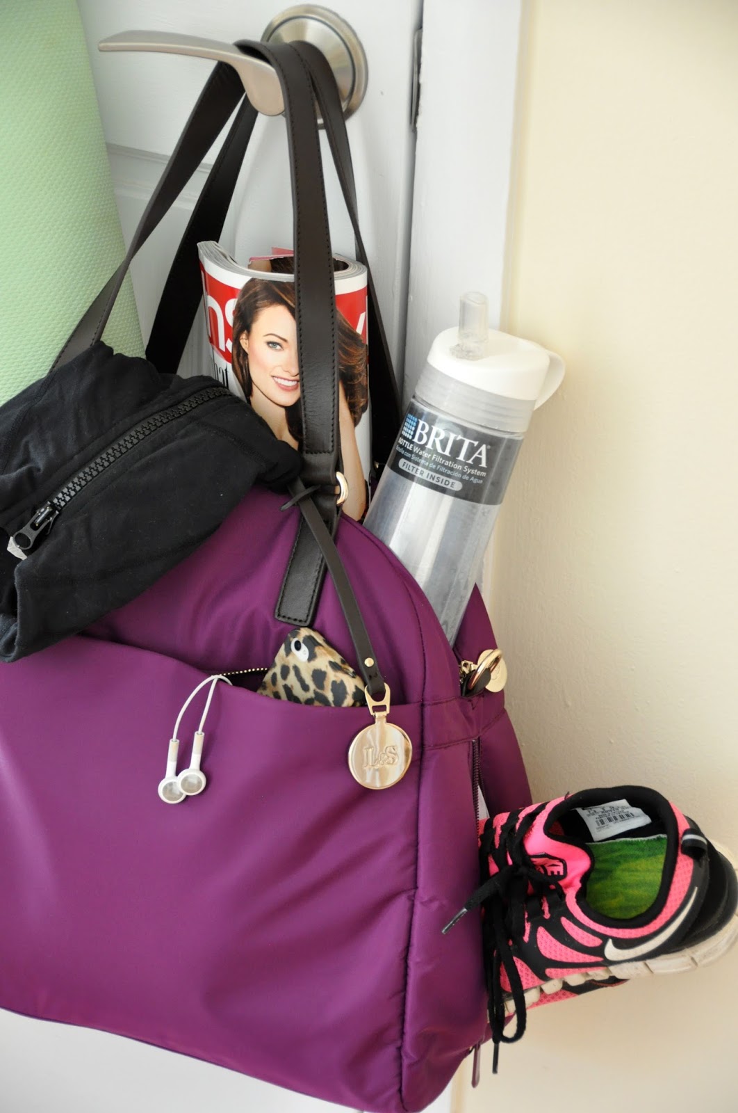 deliciously organized + HOW TO PACK YOUR GYM BAG & A GIVEAWAY!