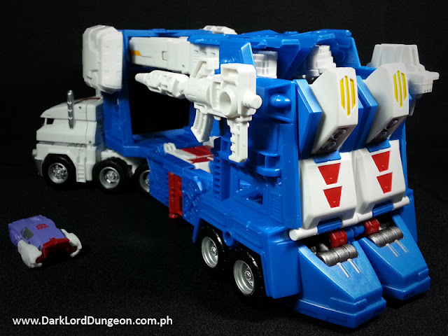 Takara Combiner Wars Ultra Magnus