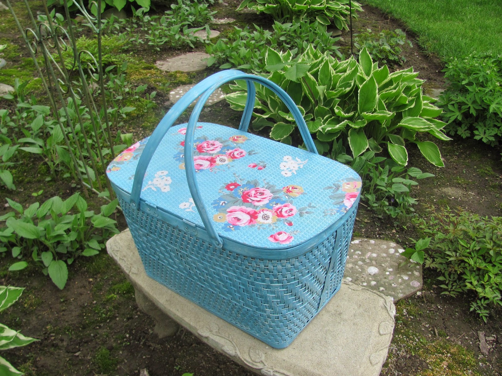 My Shabby Chateau Vintage Picnic Basket Makeover
