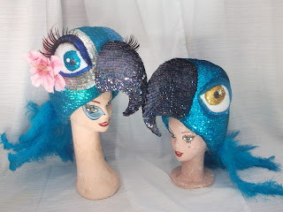 Gorro o sombrero en goma espuma con lentejuelas de Perla y Blu