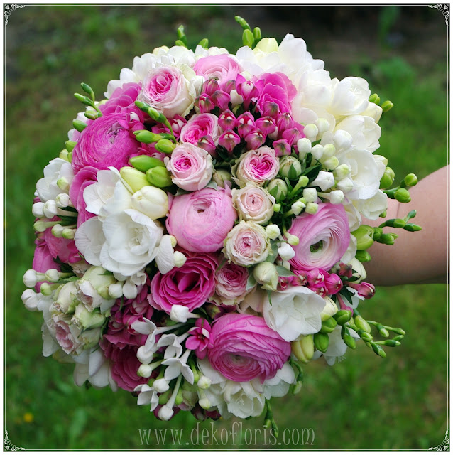 różowy bukiet ślubny panny młodej