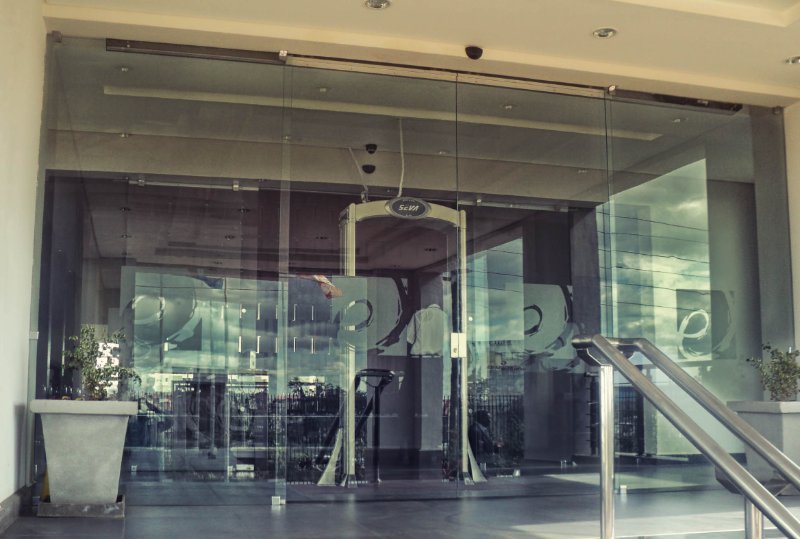 Of Glass partitions An exotic twist to modern Architecture designs