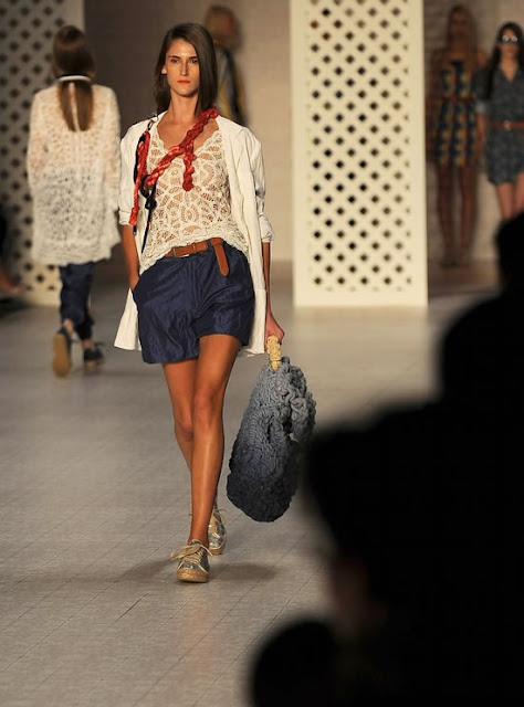 short-jeans-camisa-aberta-moda-ver%25C3%25A3o-2016-totem-primavera-fashion-rio-semana-colares-roupas-desfile-modelo-passarela-rolou-tendencia-cole%25C3%25A7%25C3%25A3o-marca Shorts Jeans 2016 - 2017 short-jeans-camisa-aberta-moda-ver%25C3%25A3o-2016-totem-primavera-fashion-rio-semana-colares-roupas-desfile-modelo-passarela-rolou-tendencia-cole%25C3%25A7%25C3%25A3o-marca