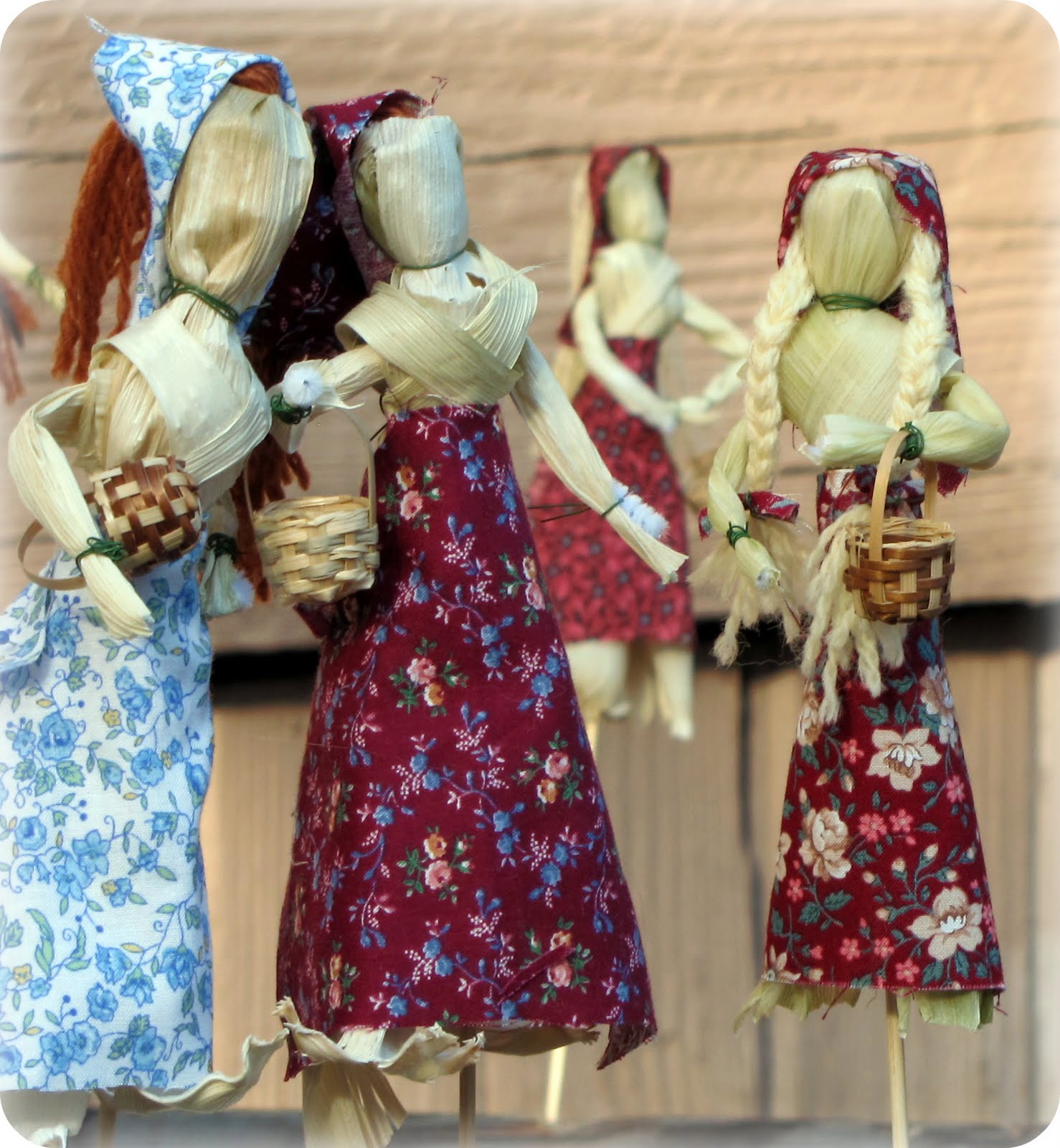 Super Saturday Crafts Corn Husk Dolls