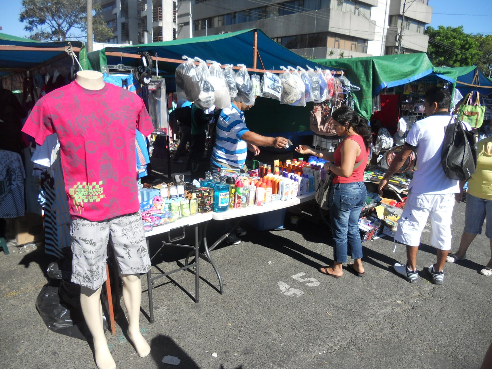 Escazu News Mercado de las Pulgas en San Jose + Flea Market