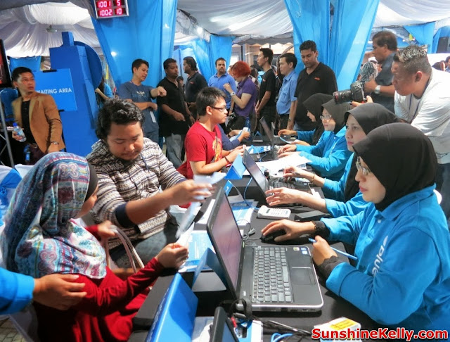 Celcom First, Celcom, iPhone 5s, iPhone 5c, Celcom Blue Cube, Sunway Pyramid, the cube, registration counter