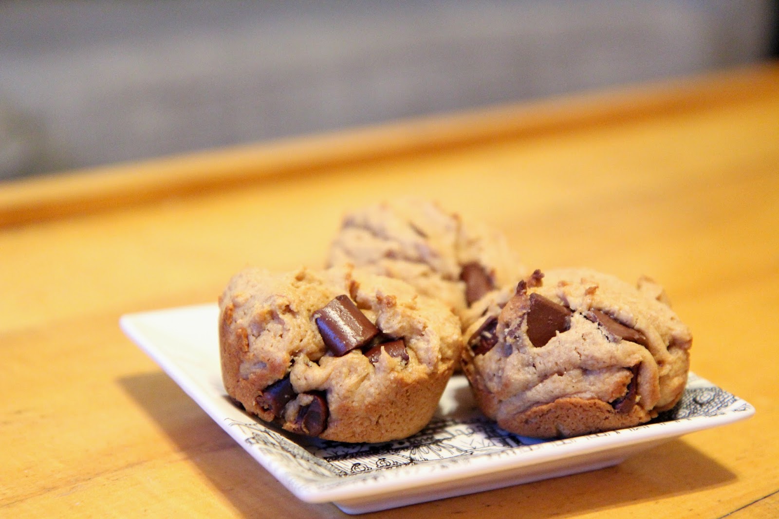 Recipe Peanut Butter Chocolate Chunk Muffins / MICROSCOPE BEAUTY