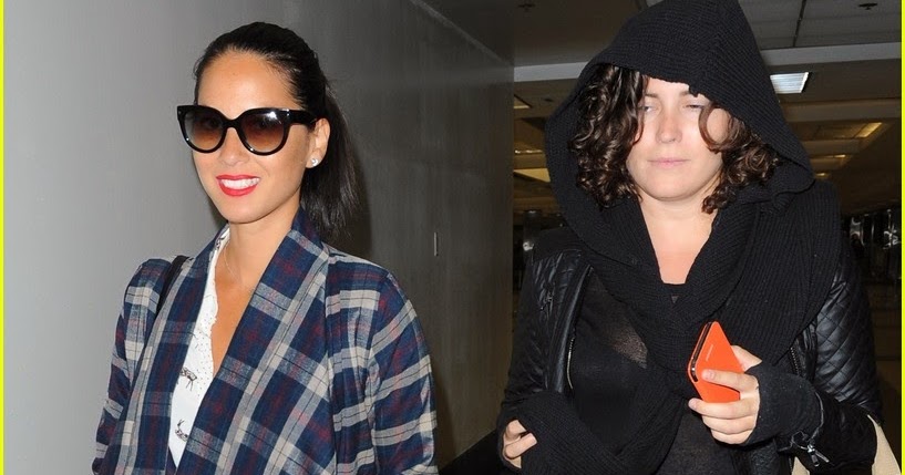Celeb Diary: Olivia Munn @ LAX Airport