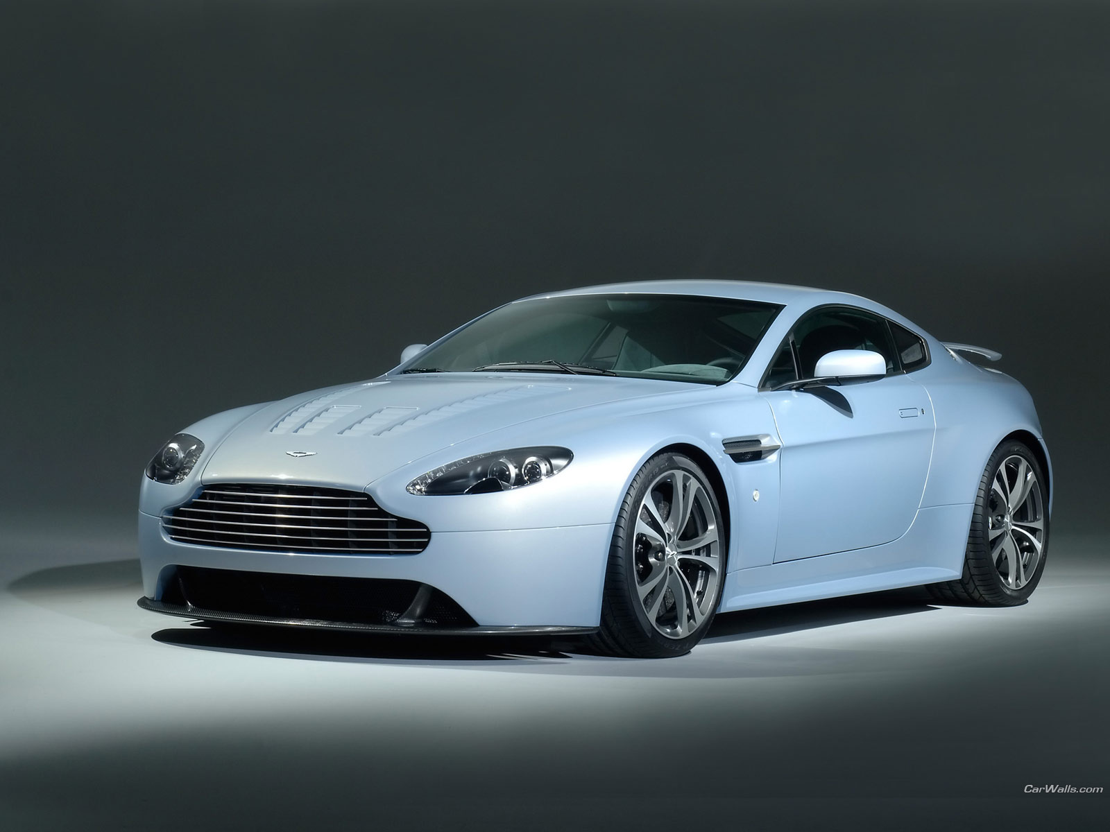http://2.bp.blogspot.com/-qNMAmVKhJ7I/ThIlIgWnB-I/AAAAAAAAAbE/AhIxoFmJ3vI/s1600/Aston-Martin_vantage-V12_201_1600x1200.jpg