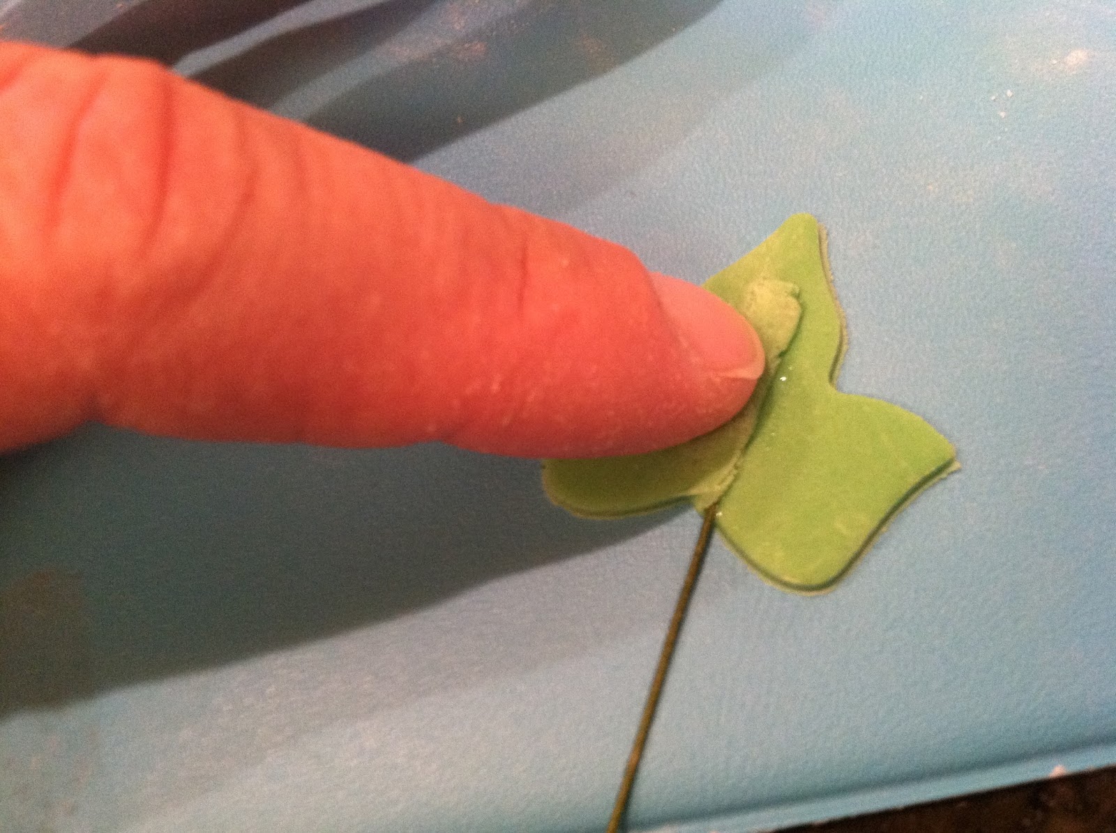 The Iced Queen Gum Paste Ivy from Wilton Course 4