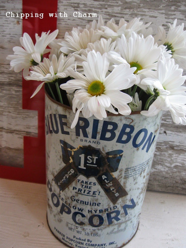 Chipping with Charm: July 4th Centerpieces...http://www.chippingwithcharm.blogspot.com/
