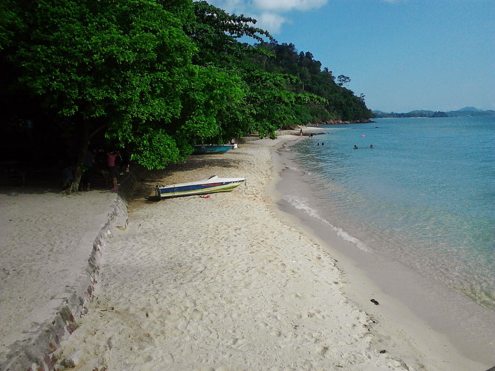 Selvy Erline Pantai Mirota, Surga pasir putih di ujung Batam