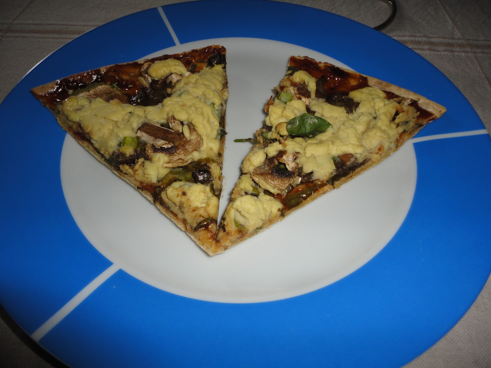 Vegans Eat Yummy Food Too!!! Now THAT'S a vegan Pizza