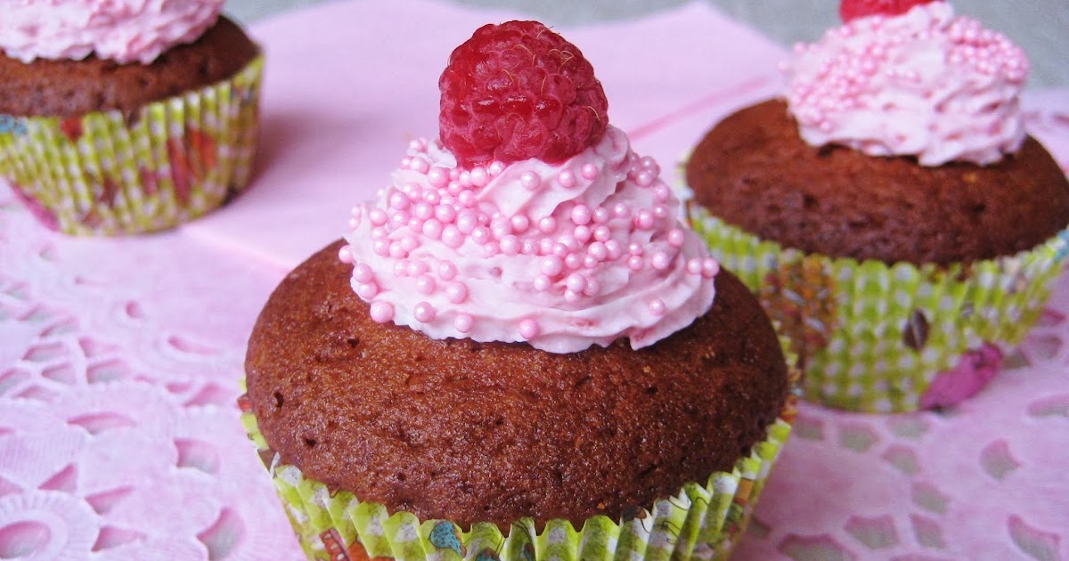 Kleurrijk Eten Valentijn cupcakes met frambozen vulling
