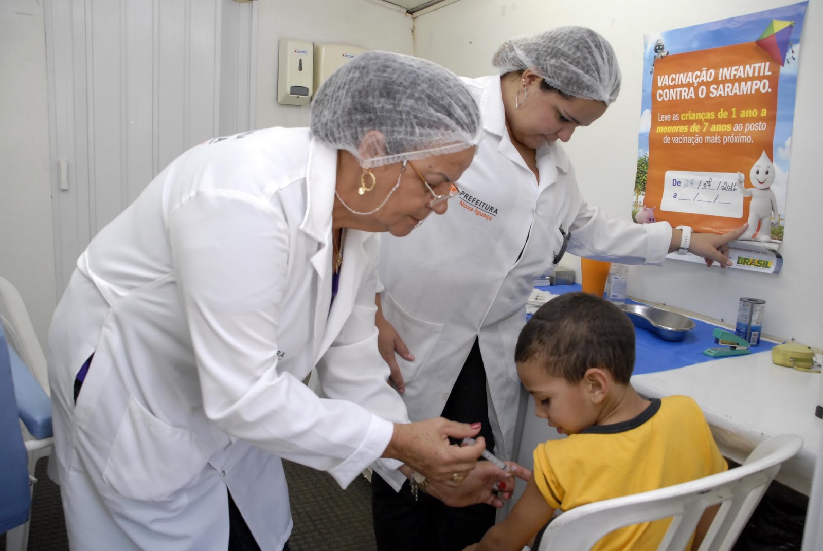 Conexão Saúde: Equipe da Unidade Móvel de Saúde vacina contra sarampo