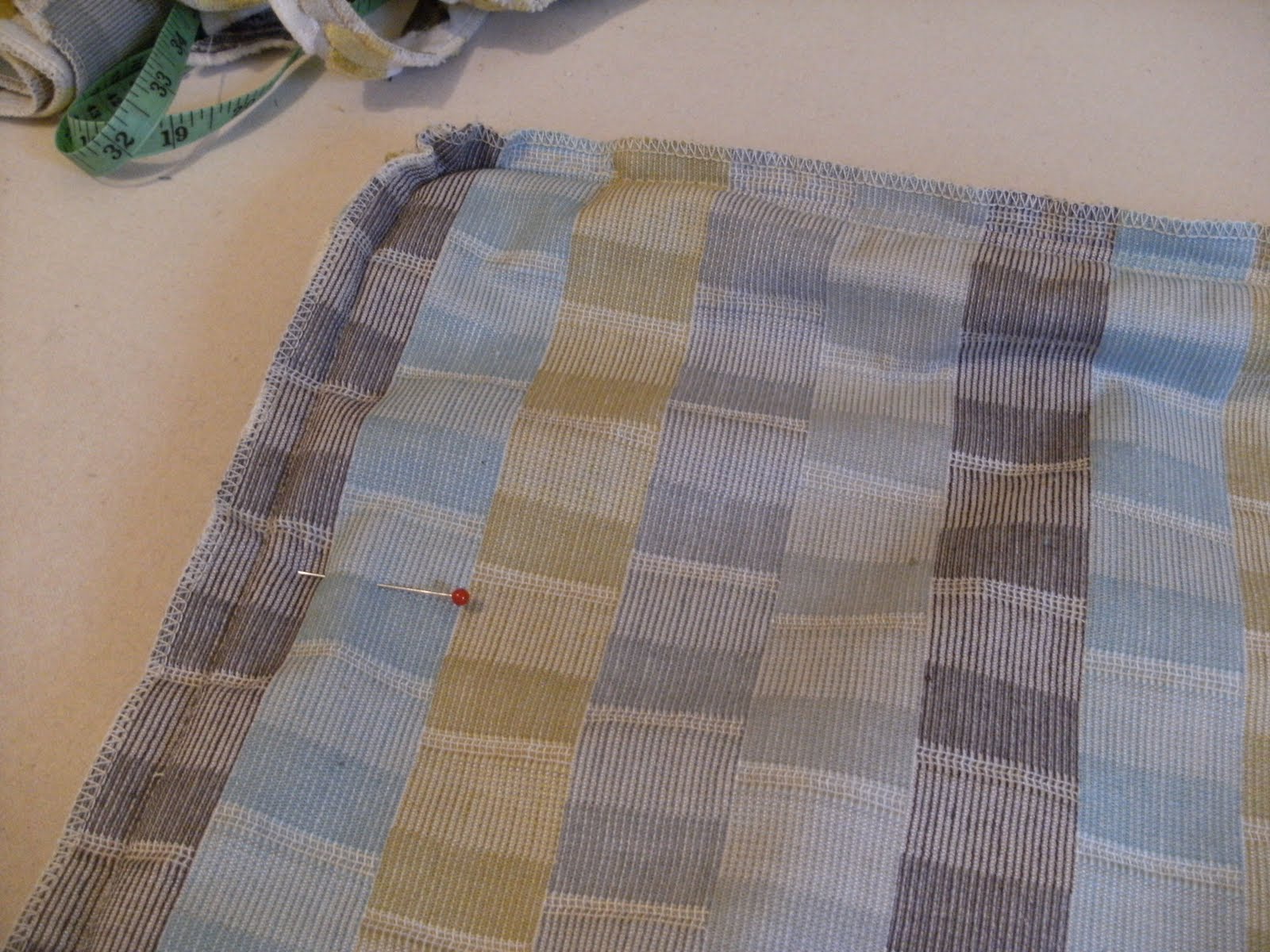 Sew Good by Deborah Good Sew a classic piped cushion cover a tutorial.