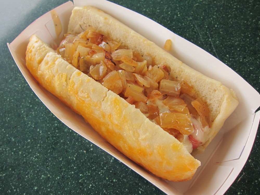 Review Sonic Sonic's Garlic Parmesan Cheesy Bread Dog Brand Eating