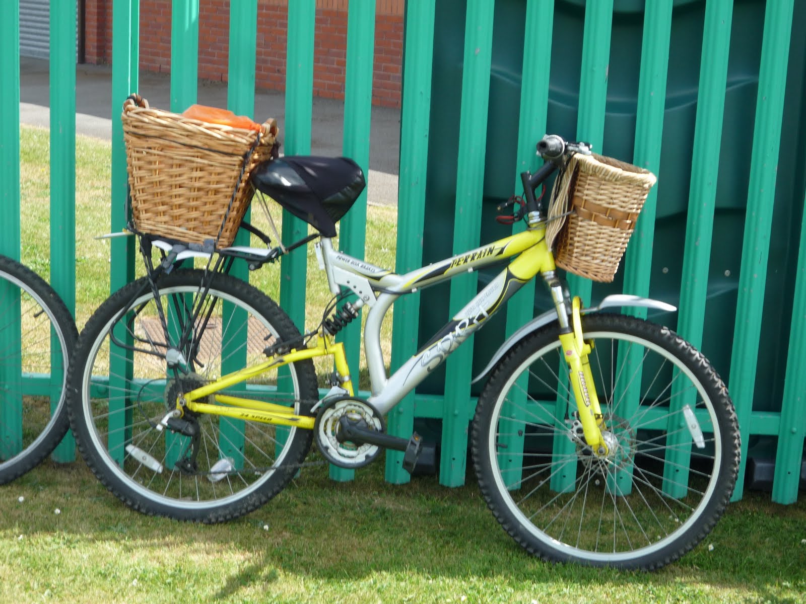 Pin By Bijoux Luck On Basket Case Biking Diy Bike Basket Cycling Bikes