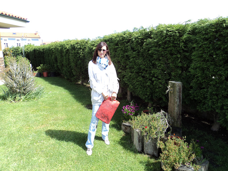 Sola ante el Espejo: Trench exhibition