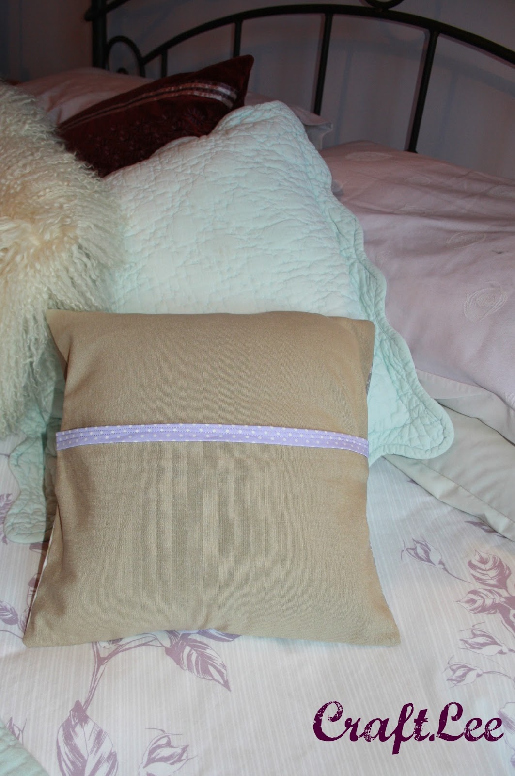 CraftLee Scrappy Scatter Cushion Free Tutorial