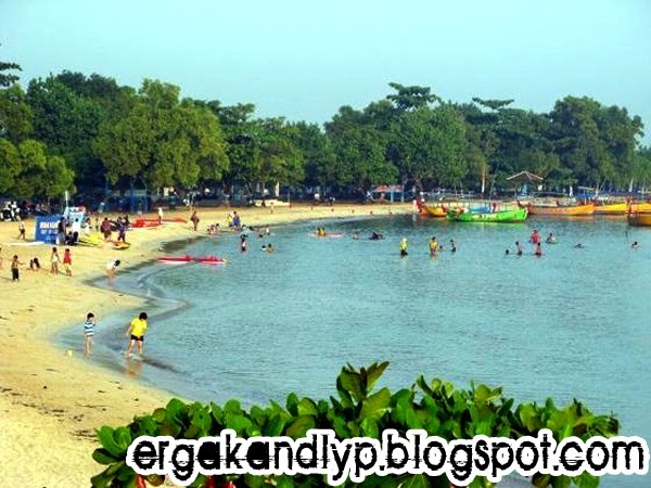 ergakandly Descriptive text Bandengan Beach