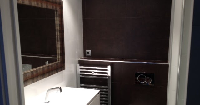 BAÑO DISEÑO CON BAÑERA HIDROMASAJE: Baño minimalista