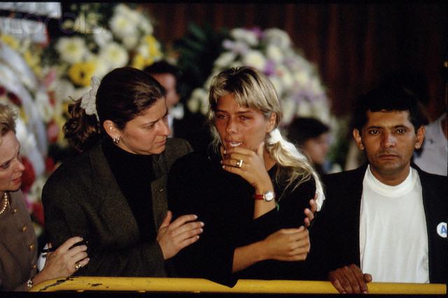 Ayrton Senna: Fotos Chocantes de Adriane Galisteu sendo desprezada pela