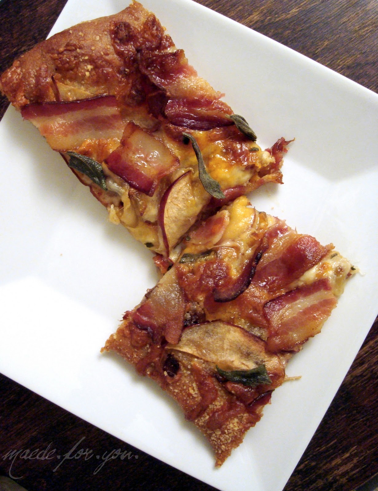 maede.for.you. Caramelized Onion Apple Bacon Pizza with Sage & Whole