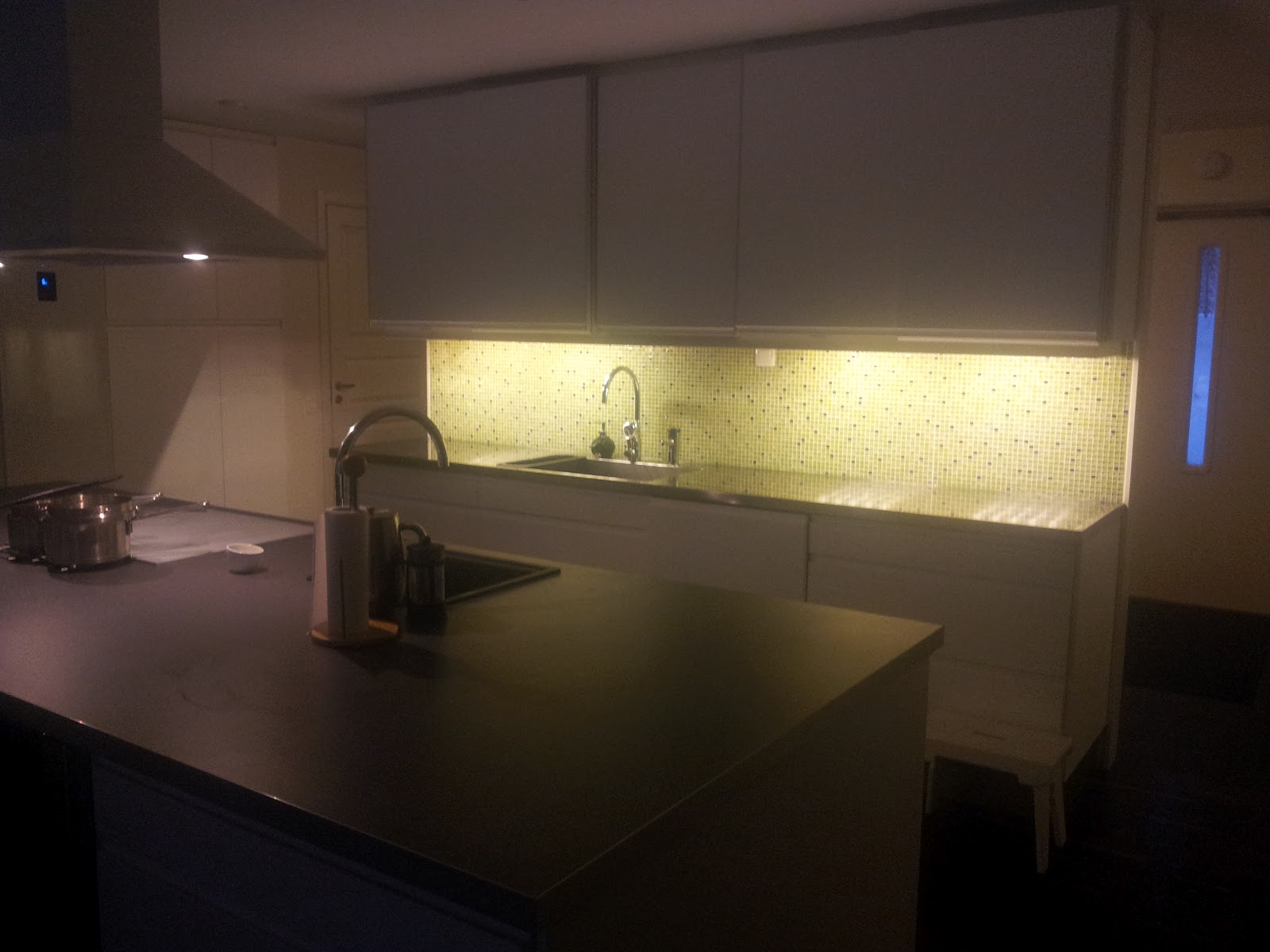 Led belysning kök överskåp ~ zeedub.com