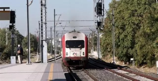 Τραγικός θάνατος γυναίκας που παρασύρθηκε από συρμό του Προαστιακού Τραγικός θάνατος γυναίκας που παρασύρθηκε από συρμό του Προαστιακού