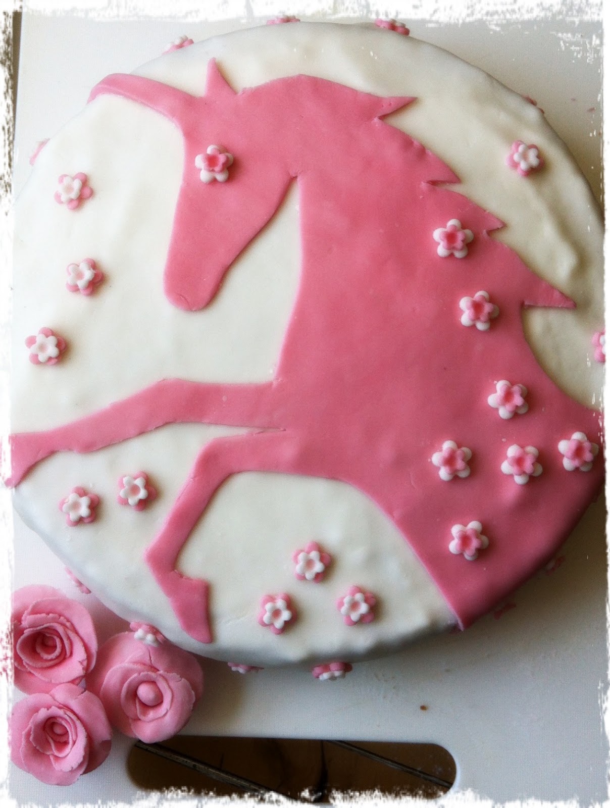 InvisiblePinkFood Visible pink unicorn cake