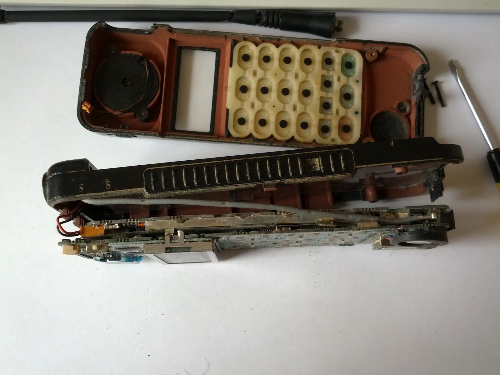 Random Tech Stuff OKI 900 mobile phone limited tear down