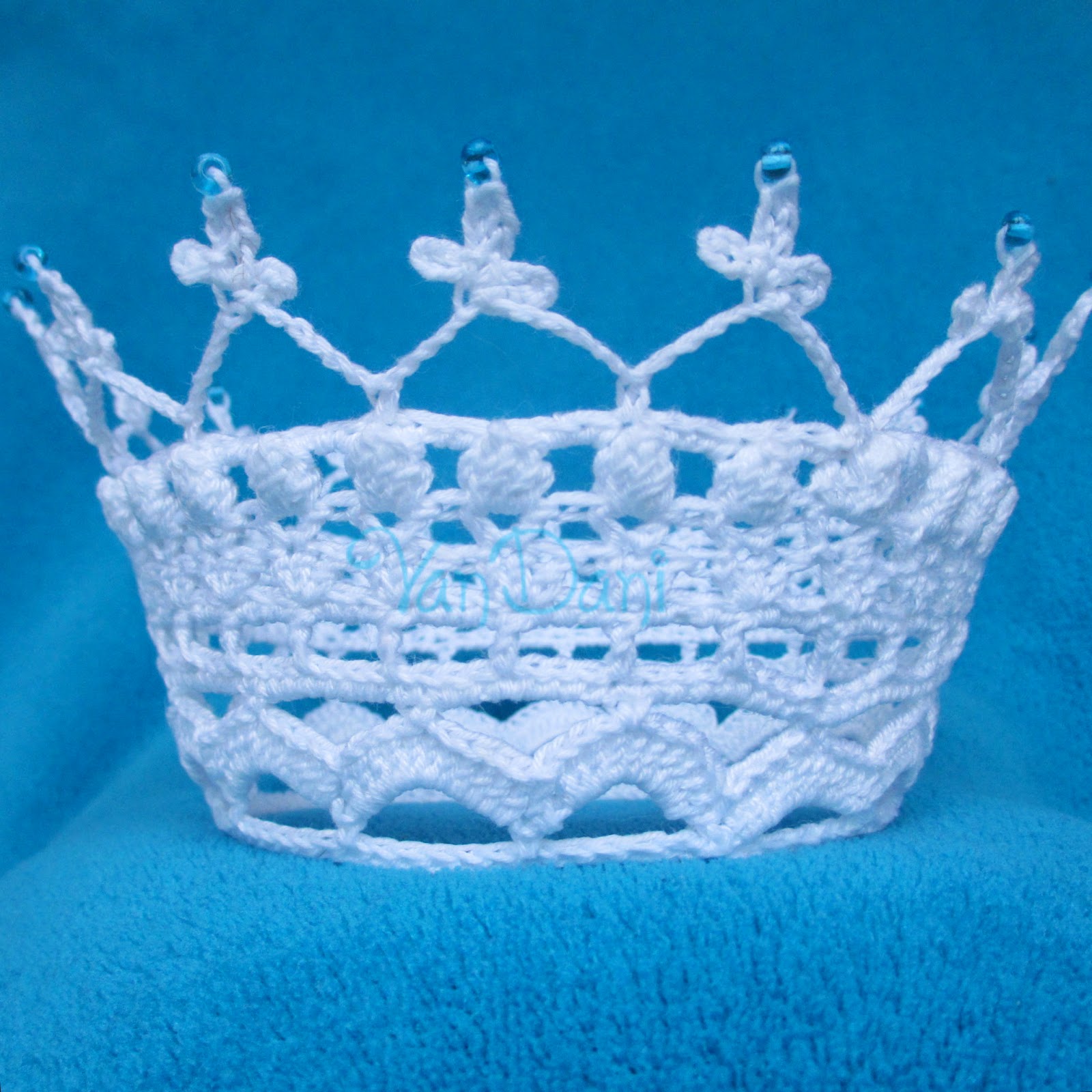 VanDani A Crochet Crown for Elsa