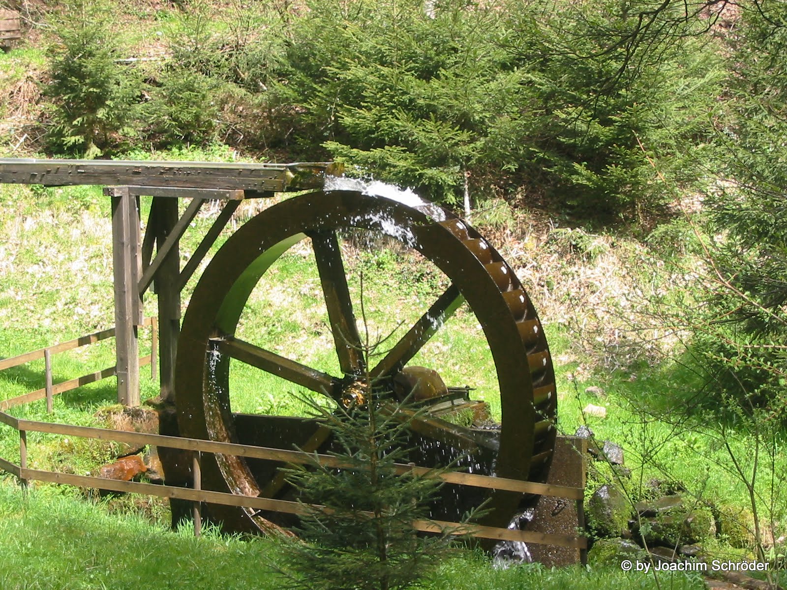 Meine Heimat, mein kleines Gartenparadies : Es dreht sich ein Wasserrad