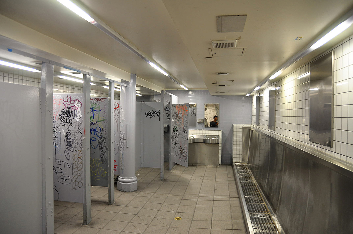English Broken Ugly Toilet at Flinders Street Station