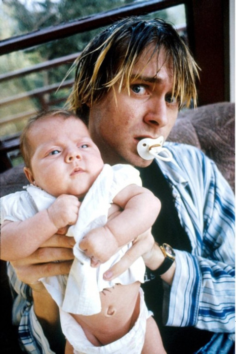 Horns Up Rocks Kurt Cobain S Baby Is Not A Baby Anymore And Is Not Fond Of Her Mother Courtney Love