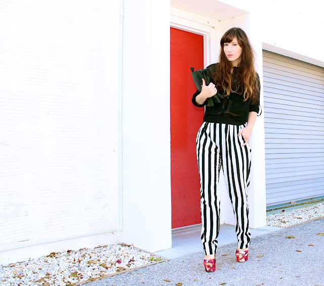 how to wear striped pants