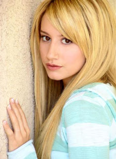 Ashley Tisdale Blonde Hairstyles 01