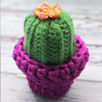 http://www.blog.oomanoot.com/crochet-camel-stitch-cactus/?utm_source=directory&utm_medium=totally&utm_campaign=crochet-camel-stitch-cactus