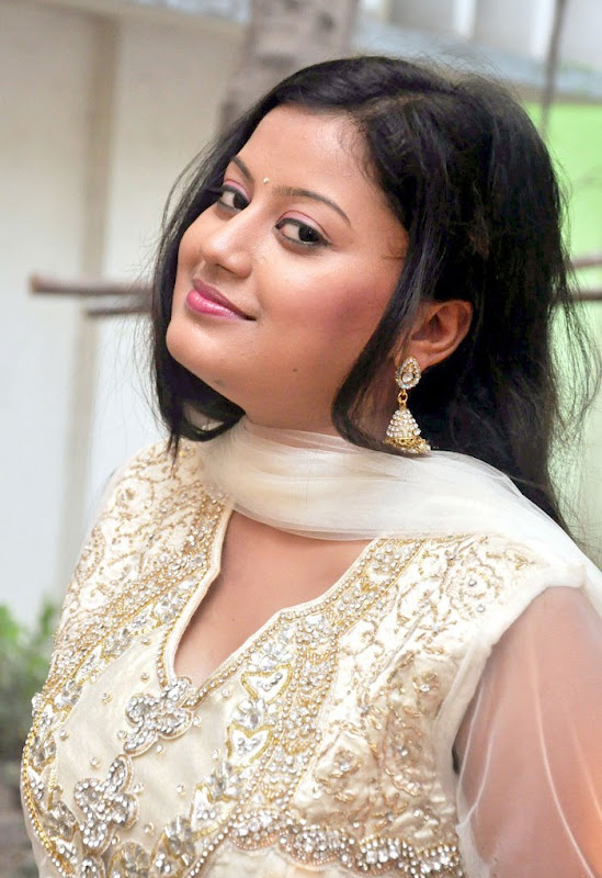 Tamil Actress Geethika Photos Photoshoot images