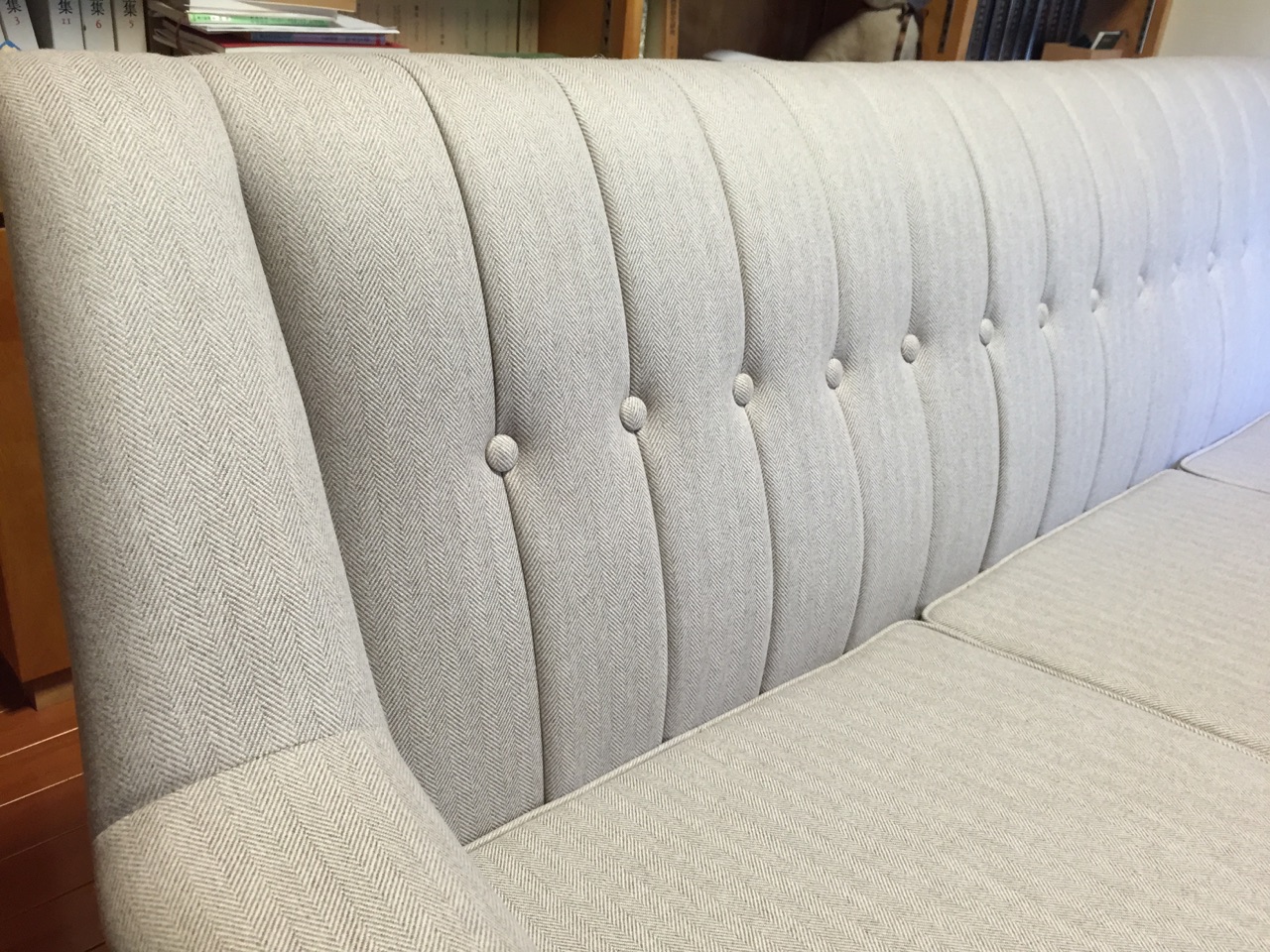 FABRICA BLOG 上品なヘリンボーンで張り替えたソファ