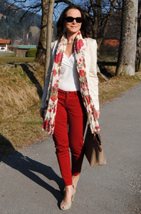 https://ladyofstyle.com/2014/03/red-skinnies-and-floral-prints.html