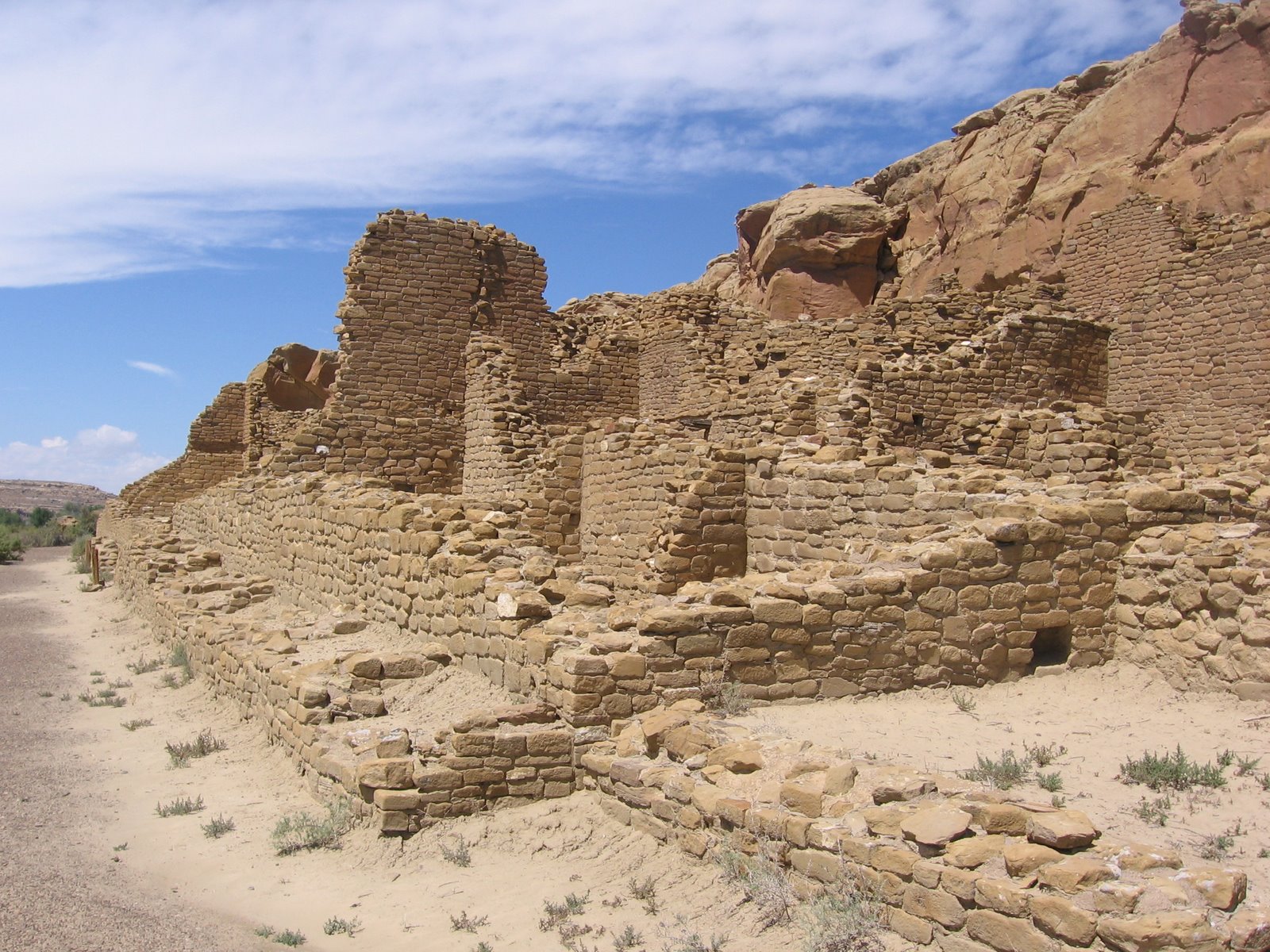 Four Corners HikesNavajo Nation Penasco Blanco Trail at Chaco Canyon