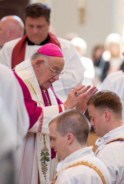 http://2.bp.blogspot.com/-qlXPxDgsezc/U58jQWolvFI/AAAAAAAAIWc/2CGOhxZPQok/s1600/FSSP-Ordination-Virginia-27.jpg