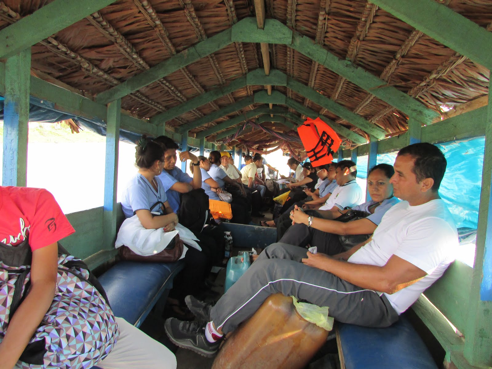 VIAJE POR EL RÍO NAPO RUMBO A LA IE JEC DESHAIES-LORETO